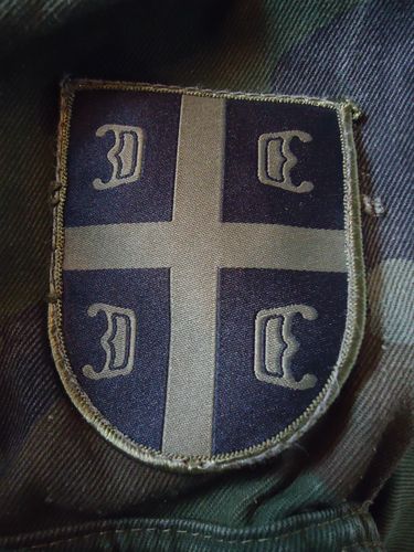 Serbische Armee Feldjacke 96  tarn mit Abzeichen Kreuz gebraucht