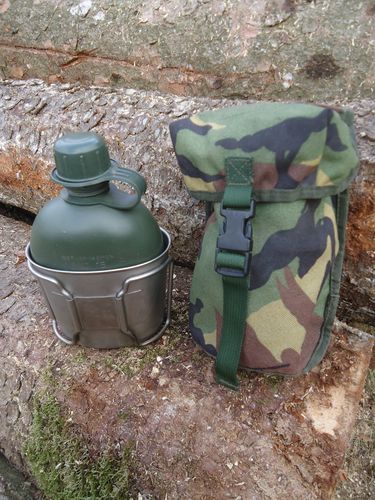 Holländische Armee   Feldflasche mit Trinkbecher und Tasche Molle System  tarn  gebraucht